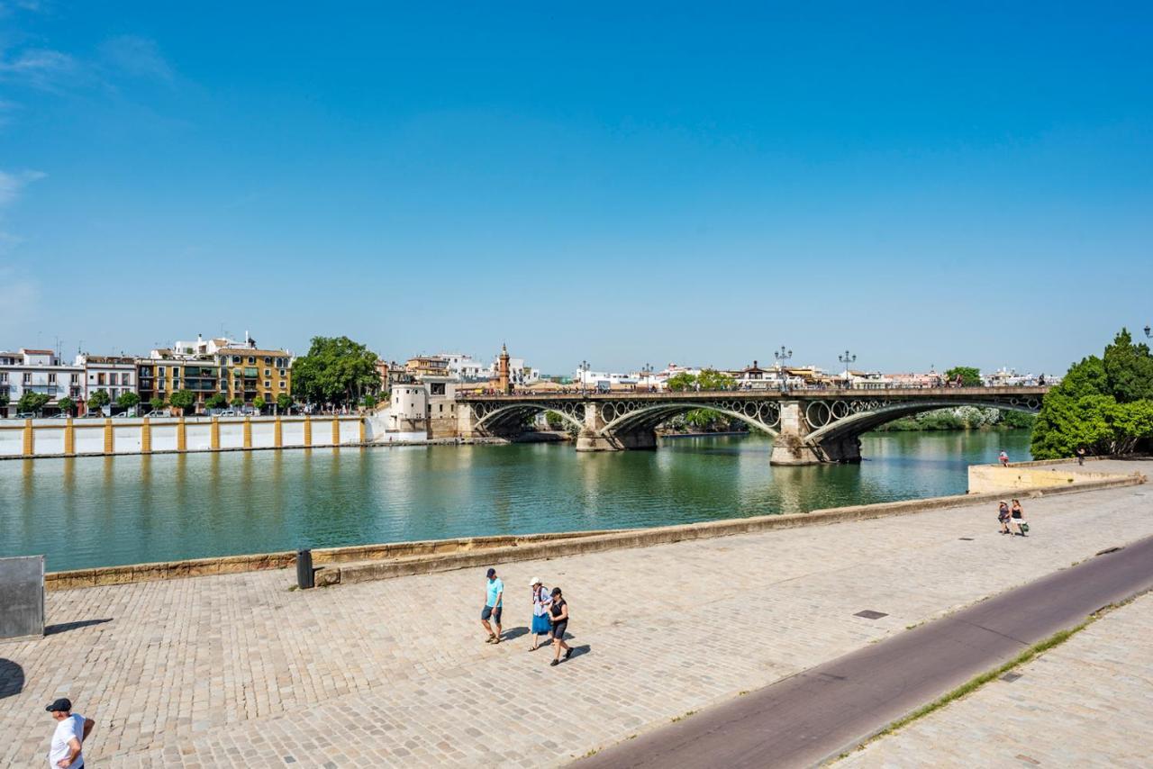 Alohamundi Velarde II Apartment Seville Luaran gambar