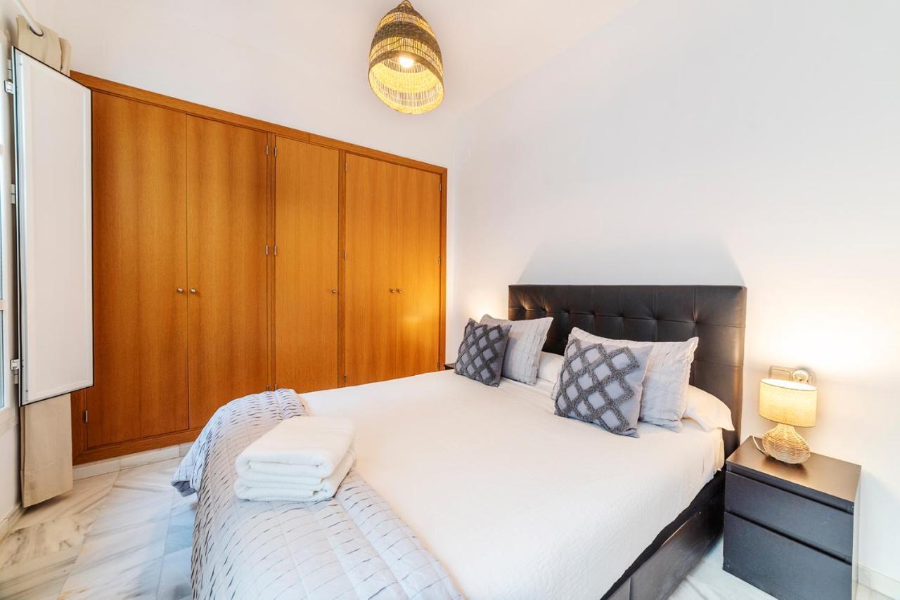 Alohamundi Velarde II Apartment Seville Luaran gambar