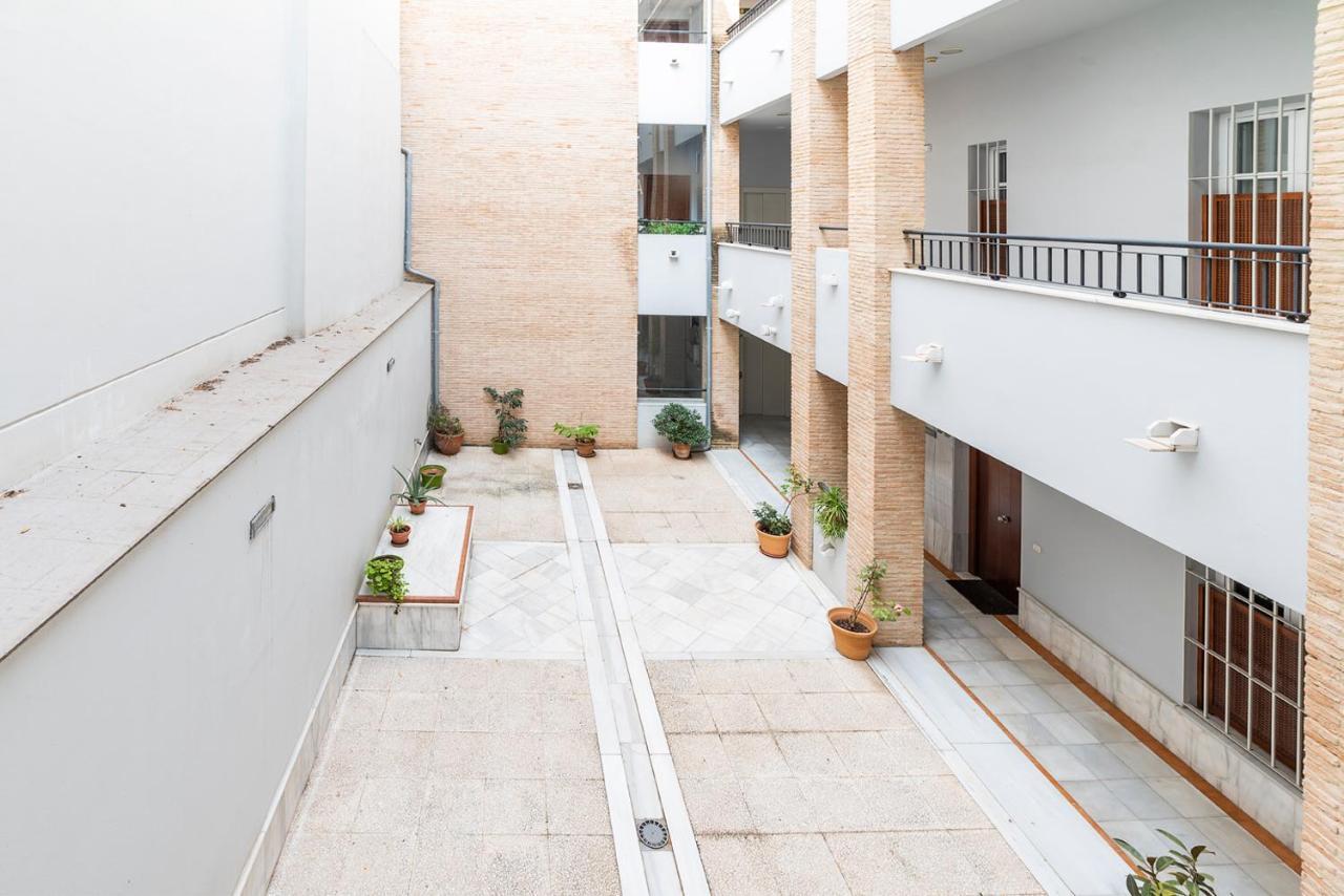 Alohamundi Velarde II Apartment Seville Luaran gambar