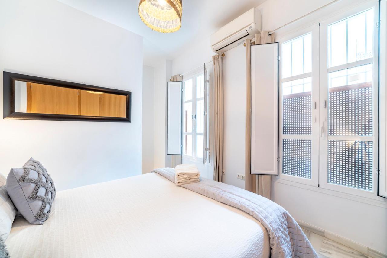 Alohamundi Velarde II Apartment Seville Luaran gambar