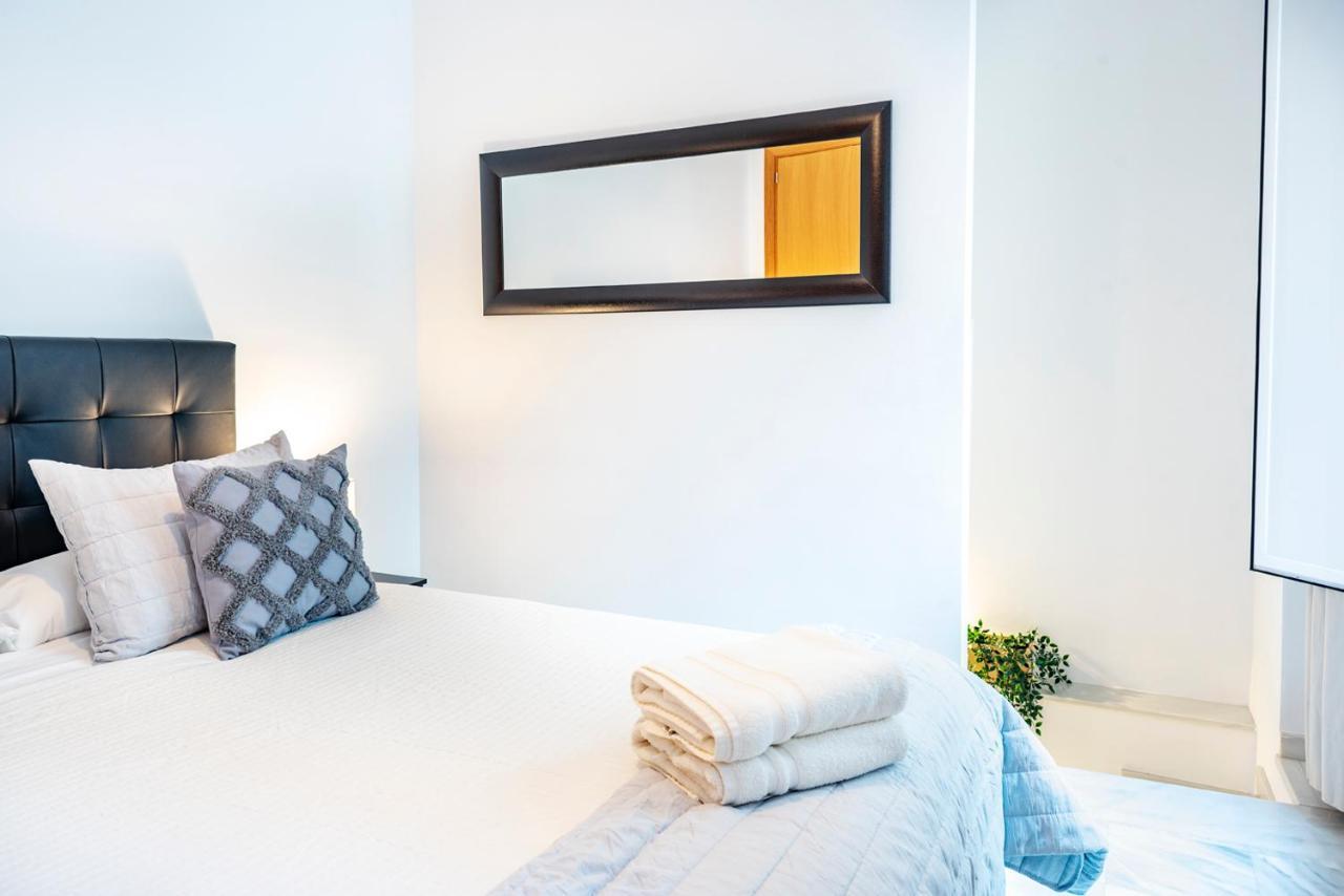 Alohamundi Velarde II Apartment Seville Luaran gambar