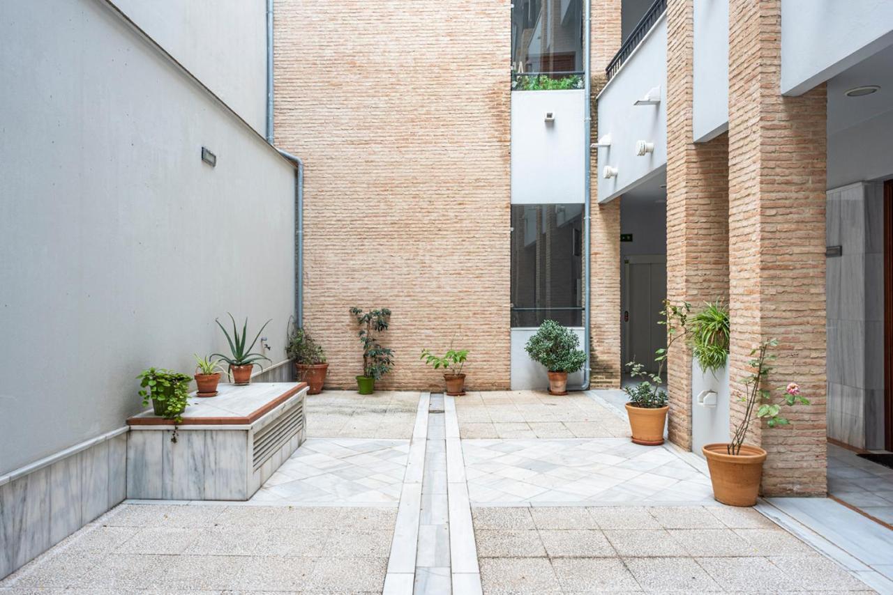Alohamundi Velarde II Apartment Seville Luaran gambar
