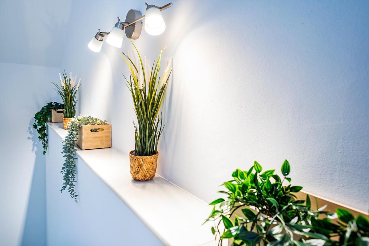 Alohamundi Velarde II Apartment Seville Luaran gambar